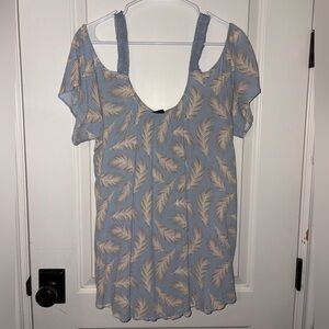 Torrid Light Blue Feather Print Cold Shoulder Crinkle Top